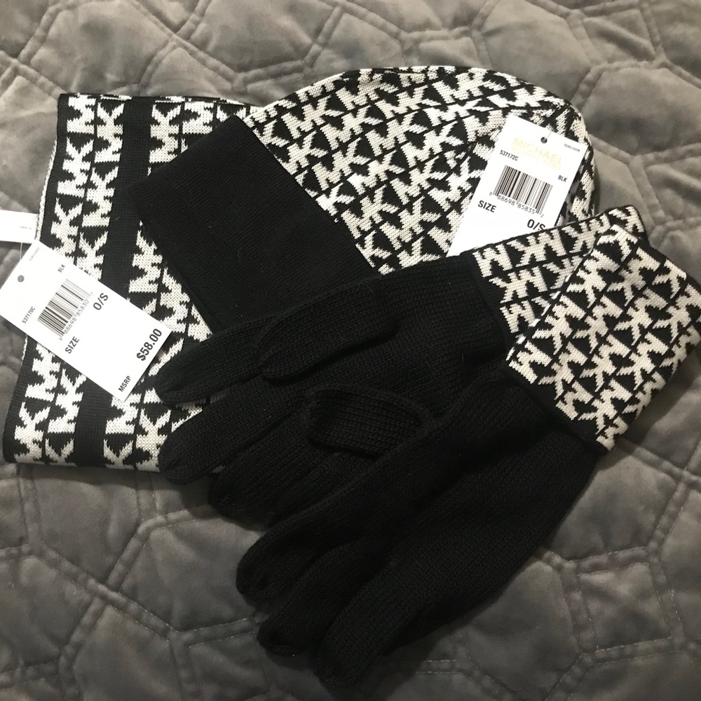 NEW Michael Kors Scarf/Glove/Toboggan Set